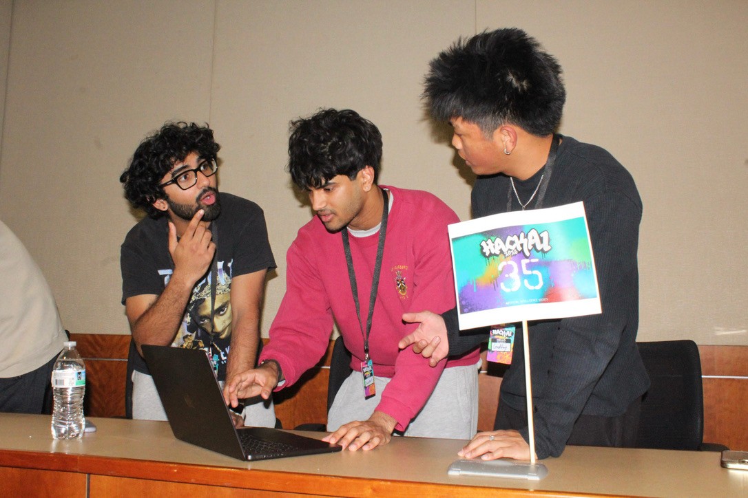 The CometAdvisor team presenting at HackAI